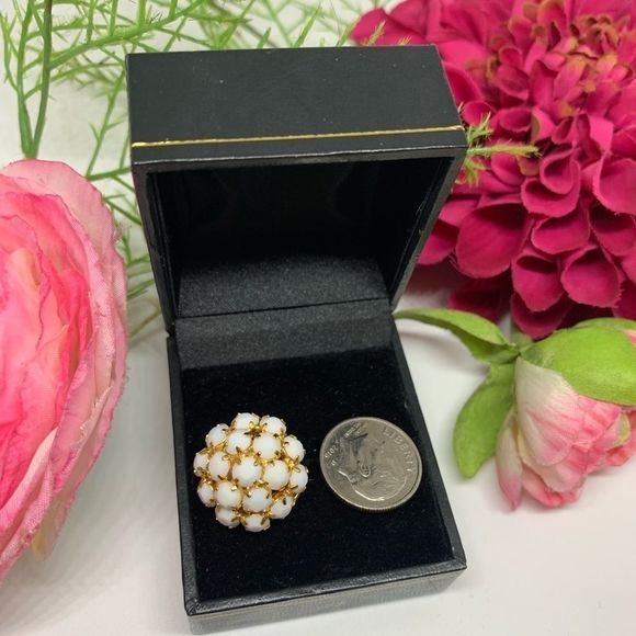 VINTAGE⚜️RARE NAPIER Pavé Milk Glass Ball Clip Earrings - Picture 6 of 6